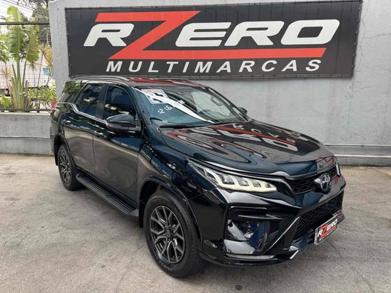 TOYOTA HILUX SW4 2.8 D-4D TURBO DIESEL GR-S 7L 4X4 AUTOMÁTICO